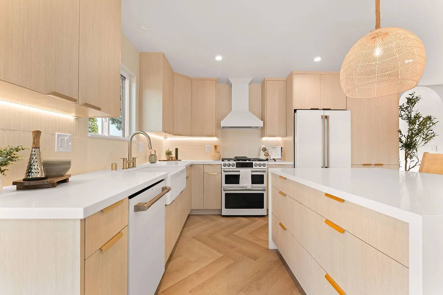 An oak kitchen in Campanil, built by DHRH Construction.